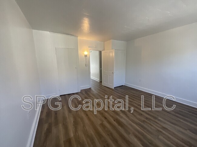 Foto del edificio - 434 W College Ave