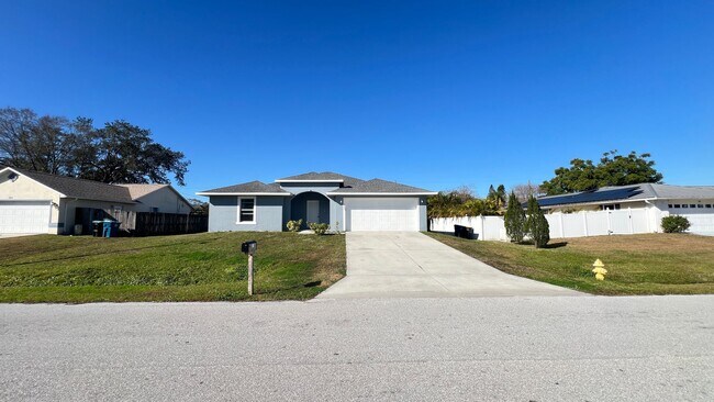 Foto del edificio - Wonderful 4 Bedroom, 2 Bathroom Home in Palm Bay!!