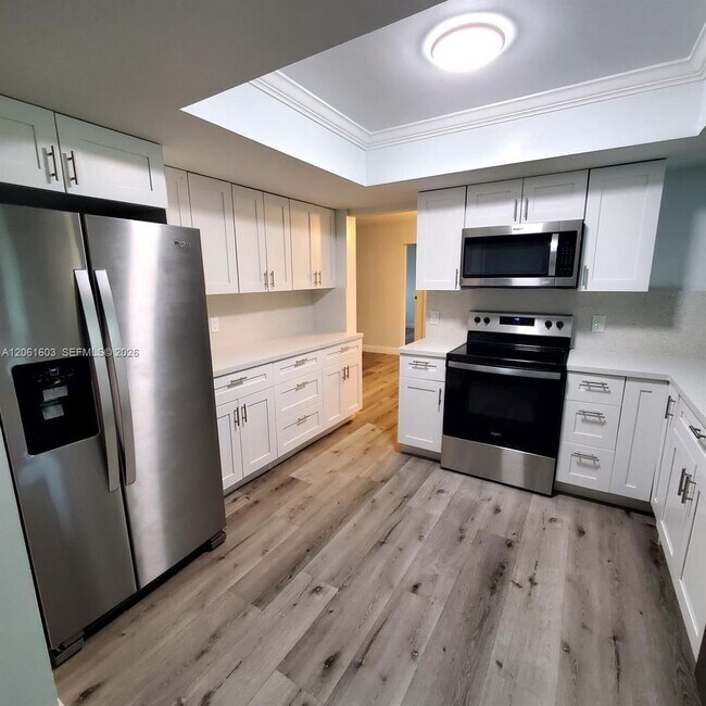 Foto del edificio - 9740 NW 25th St