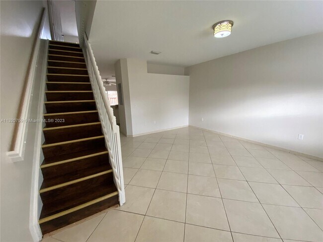 Building Photo - 2240 SE 26th Ln