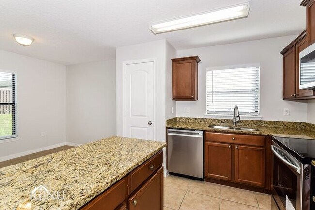 Building Photo - 452 Ocho Rios Ave