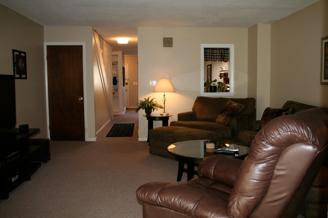 Primary Photo - 26 Rampart Ct