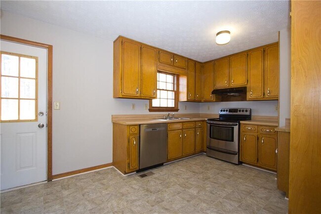 Building Photo - 2420 Green Rd