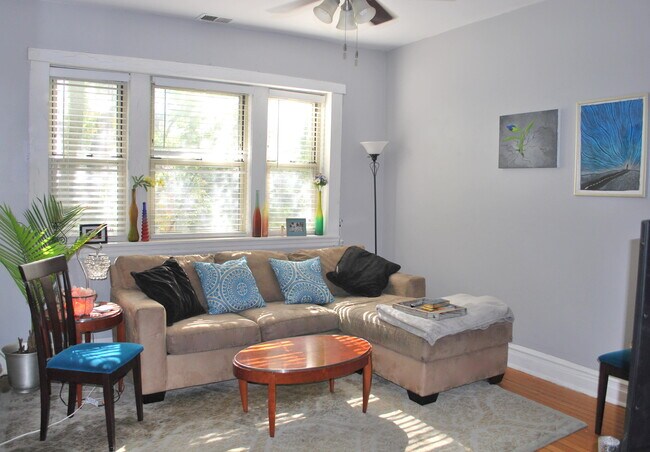 Living room - 1506 W Thomas St