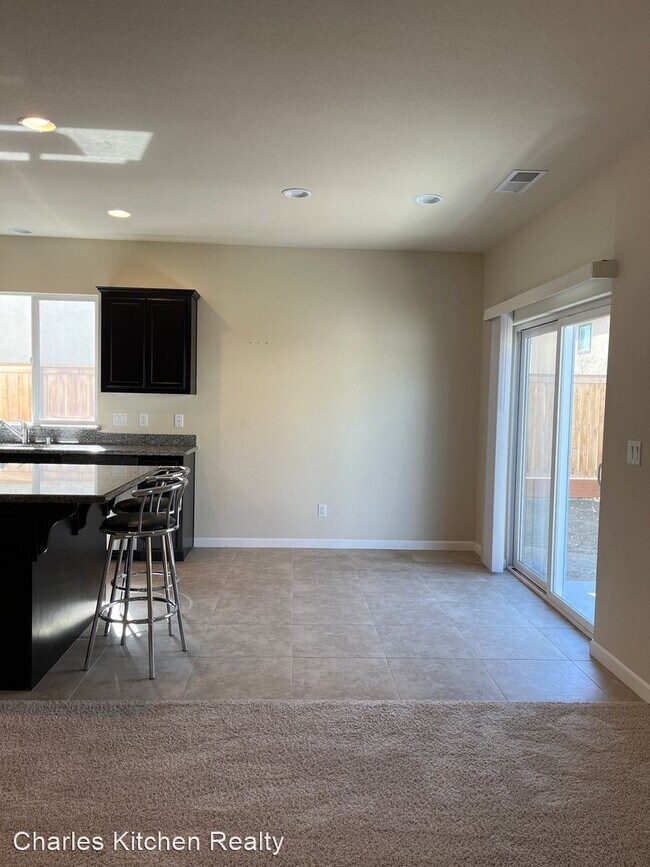 Foto del edificio - 3 br, 2.5 bath House - 1079 Drake Way