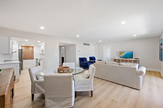 Building Photo - 1208 Marine Way