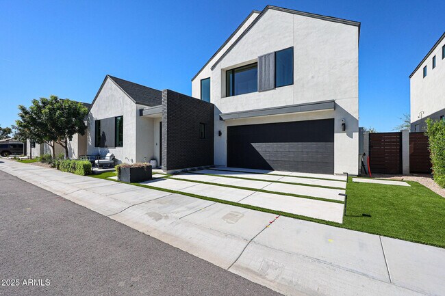 Foto del edificio - 6314 N 10th Dr