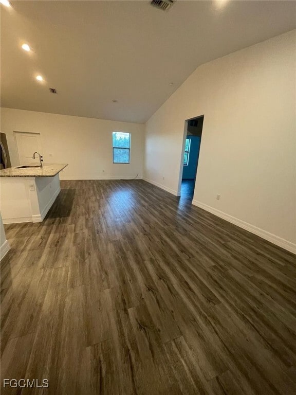 Foto del edificio - 8027 Buttercup Cir