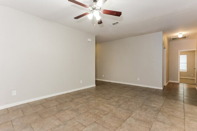 Foto del edificio - 7616 Rainbow Creek Dr