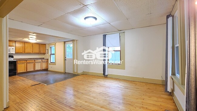 Building Photo - 528 E Walnut St