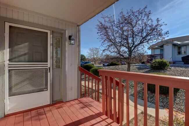 Foto del edificio - 2 bed 2 bath Condo in Montana Terraces