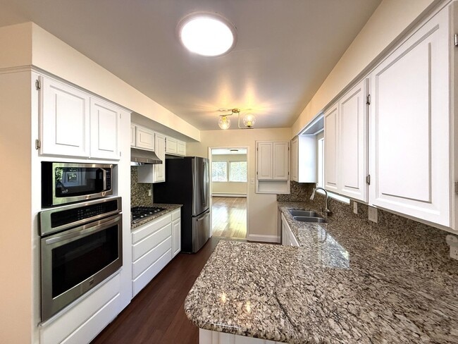 Foto del edificio - SPACIOUS 3BR/3BA NOVATO HOME WITH FLEXIBLE FLOORPLAN, LARGE FAMILY ROOM AND BONUS AREAS, GREAT OU...