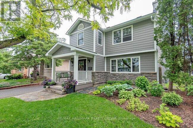 Photo du bâtiment - 875 Kingsmere Ave