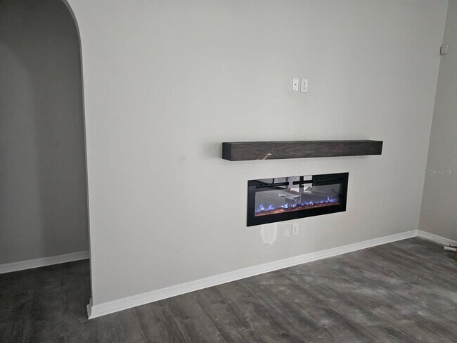 Foto del edificio - 10934 Versailles Blvd
