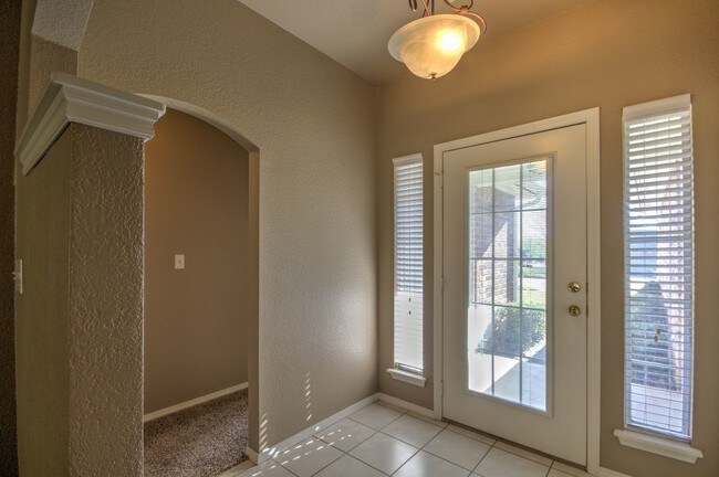 Building Photo - 4 Bedroom with 3 Car Garage in Broken Arrow.