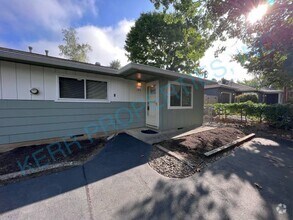 Building Photo - 1202 SE Roberts Ave