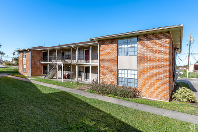 Patio 1 - Colonial Estates