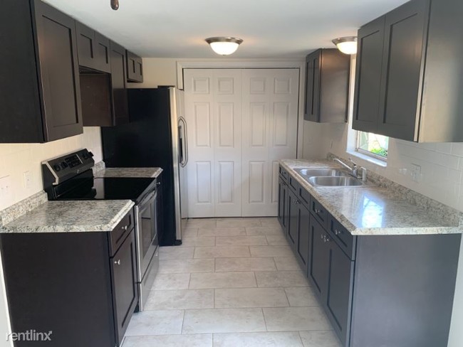 Foto del edificio - 2 br, 1 bath Apartment - 6912 Julia Court
