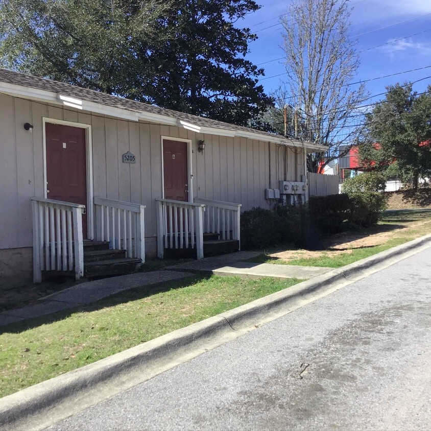 Primary Photo - 2BR/1BA Apartment Near Mobile Hwy – Utilit...