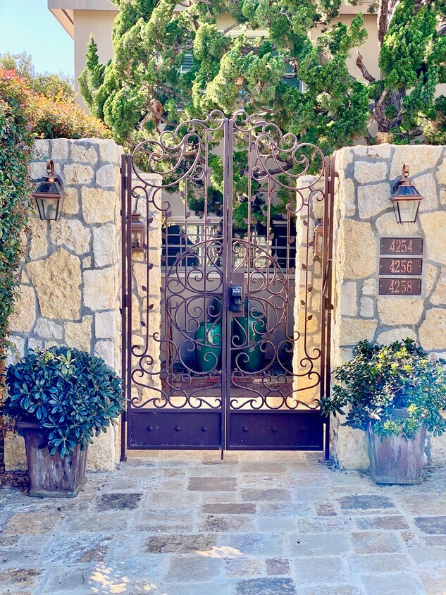 Foto principal - 4256 Noyes St