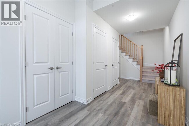 Photo du bâtiment - 1278 Baseline Rd