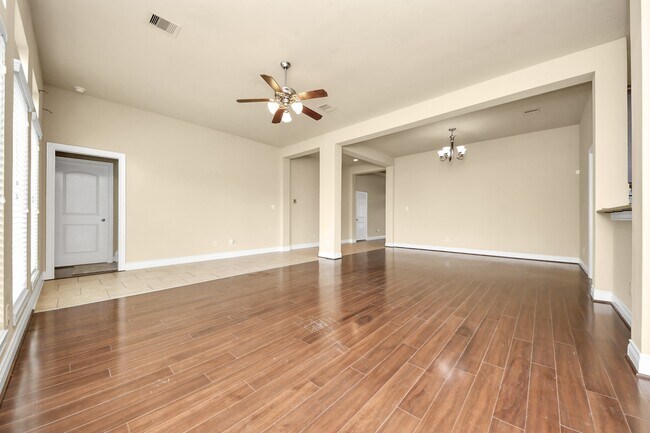 Foto del edificio - 5315 Troutline Ln