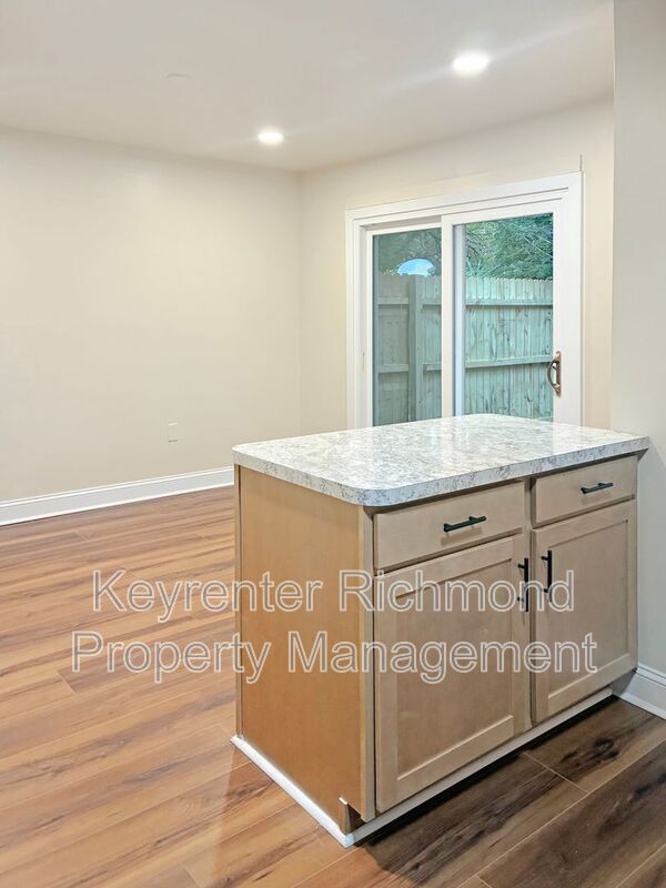 Foto del edificio - 735 Pleasant St