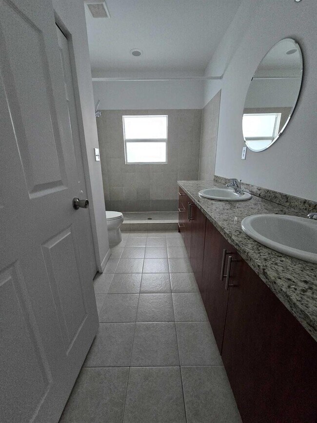 Foto del edificio - Southwest 9th Street, Fort Lauderdale, FL 33315 - 3 BR 3.5 BA townhouse