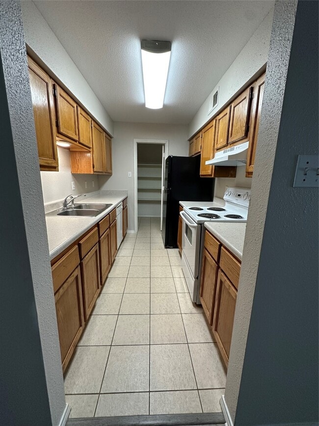 Building Photo - 6500 Sands Point Dr