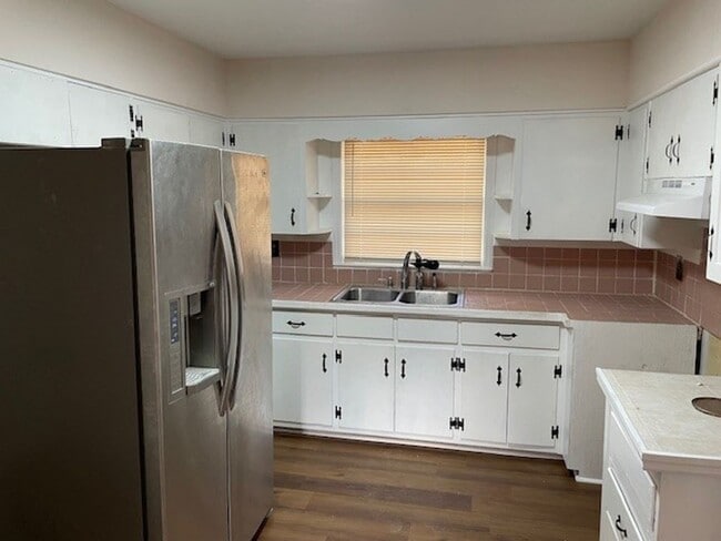 Building Photo - 1564 Westwood Way: 3 BD, 1.5BA Brick Ranch...