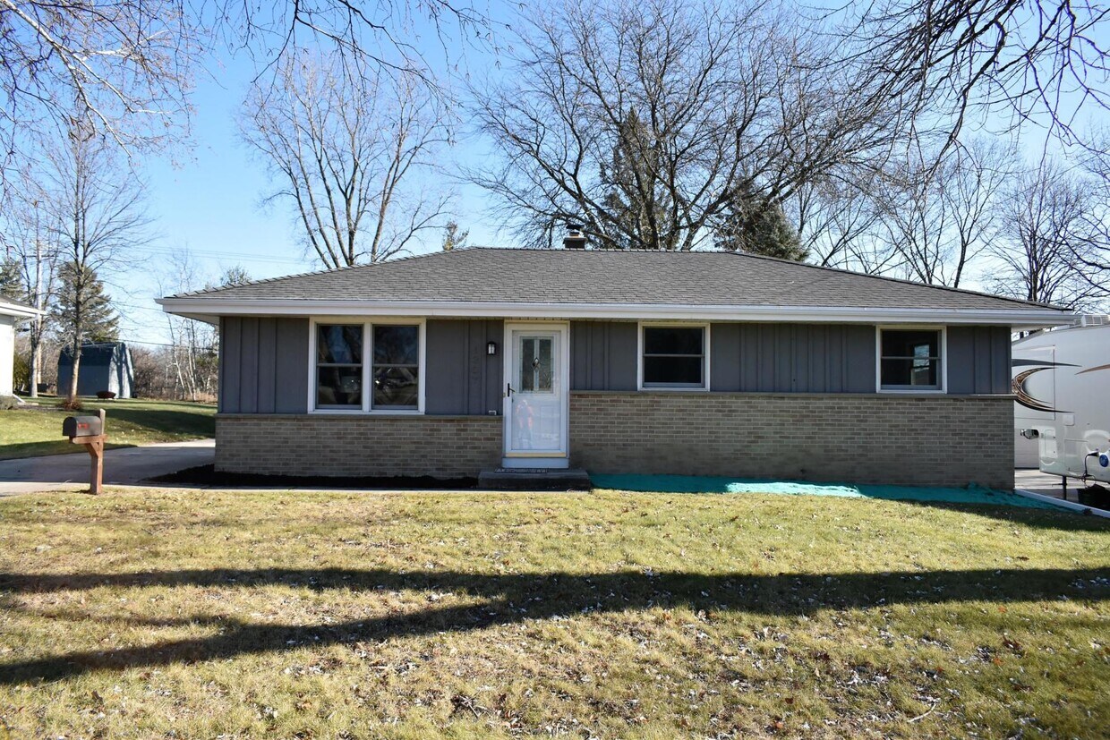 Front - 1307 Green Tree Rd