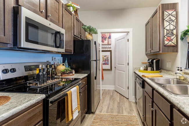 2BR, 2BA - The Veranda at Market Commons