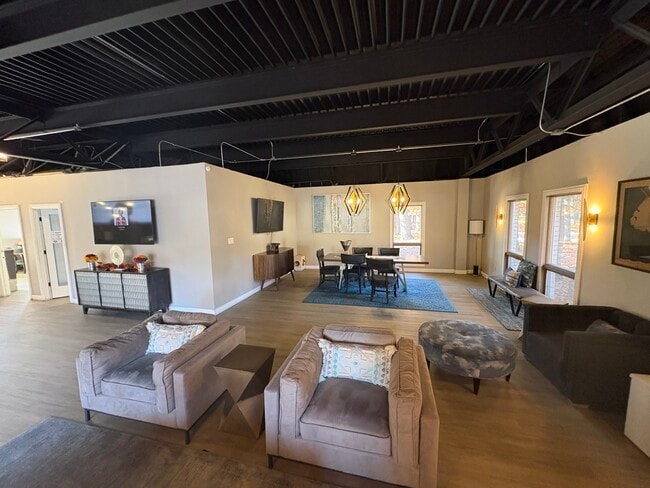 Building Photo - Tanglewood