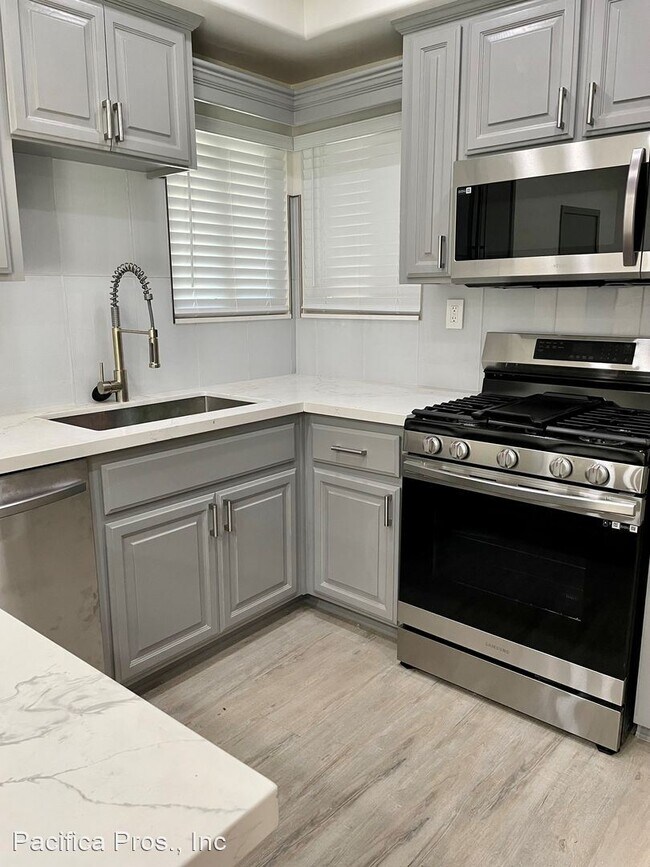 Building Photo - 3 br, 2 bath House - 8551 La Riviera Drive