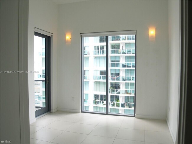 Foto del edificio - 1 br, 1.5 bath Condo - 31 SE 6th St Apt 2704
