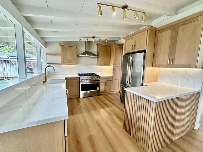 Building Photo - Beautifully Brand New Updated Home- Great Schools- Pet Okay