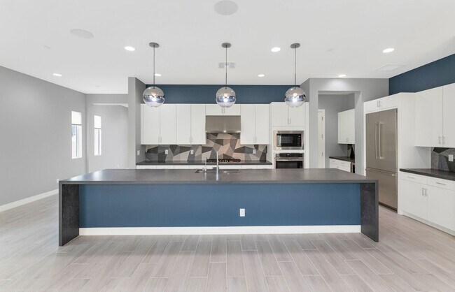 Building Photo - 6940 E Lyra Dr