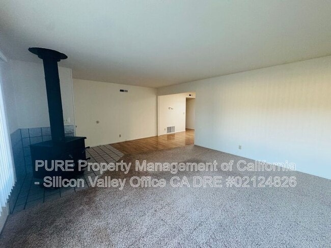 Foto del edificio - 115 Western Ct