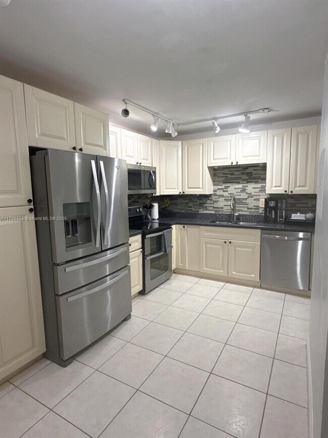 Foto del edificio - 9440 SW 8th St