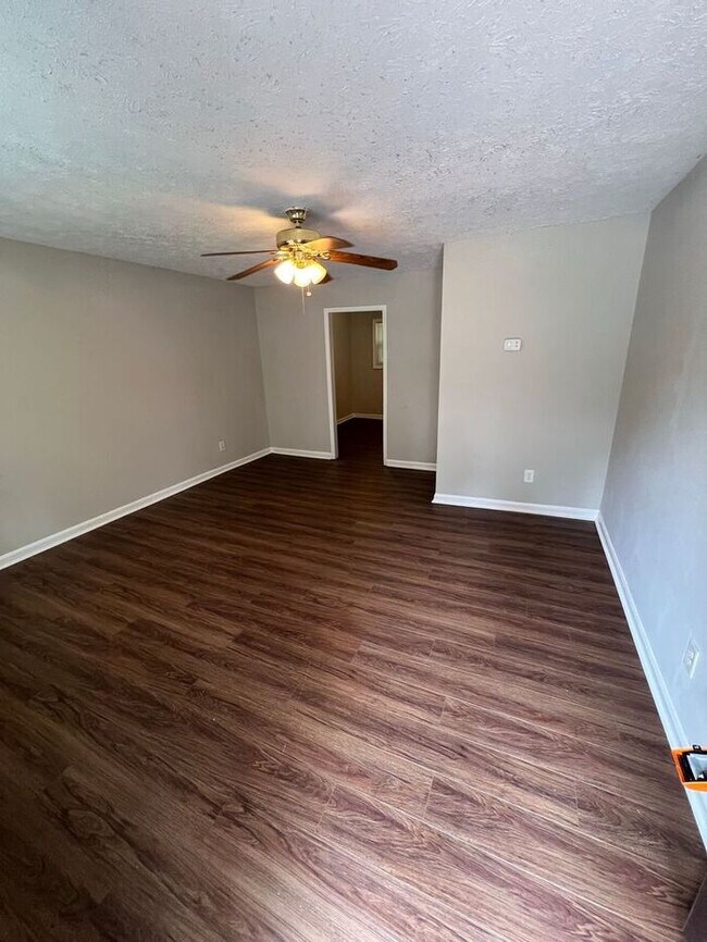 Foto del edificio - Cozy 2-Bedroom Ranch Duplex for Rent