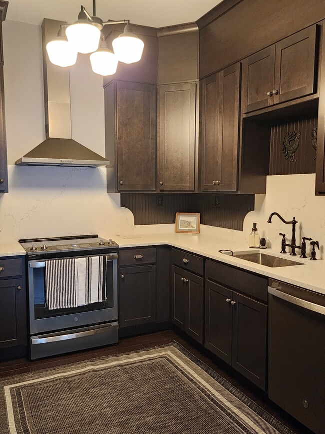 KITCHEN - 432 E Main St