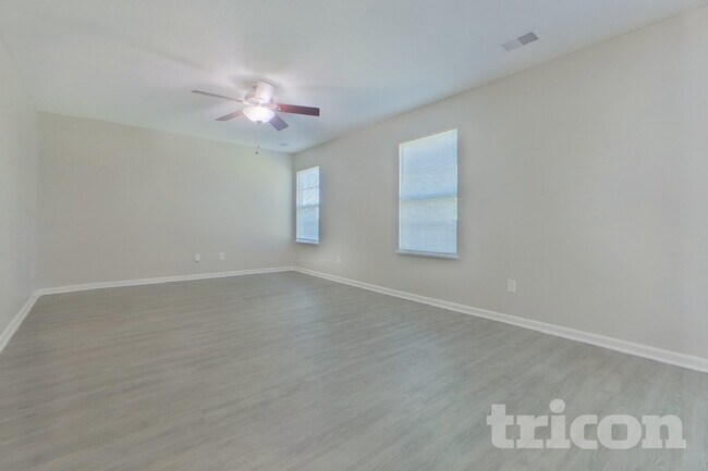 Foto del edificio - 390 Fox Trot Dr