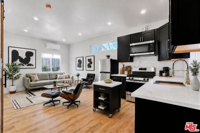 Foto del edificio - 13424 Debby St
