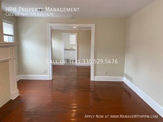 Building Photo - Upstairs Two Bedroom Apartment!