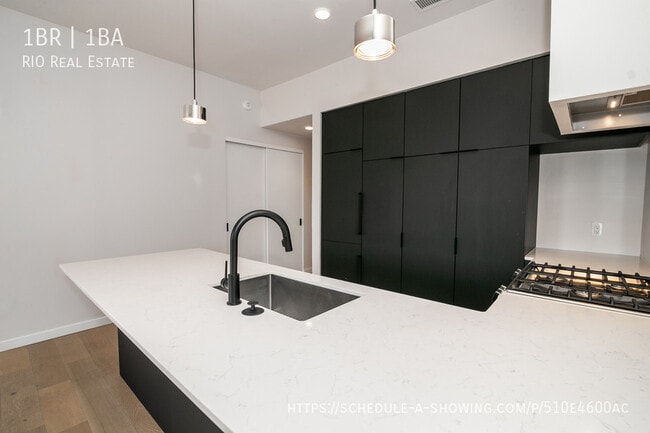 Building Photo - Luxury Apartment in Uptown Denver!