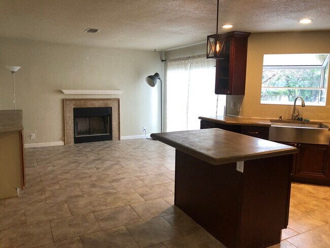 Building Photo - 131 Cavan Ct