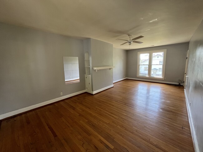 Building Photo - 428 Delaware St