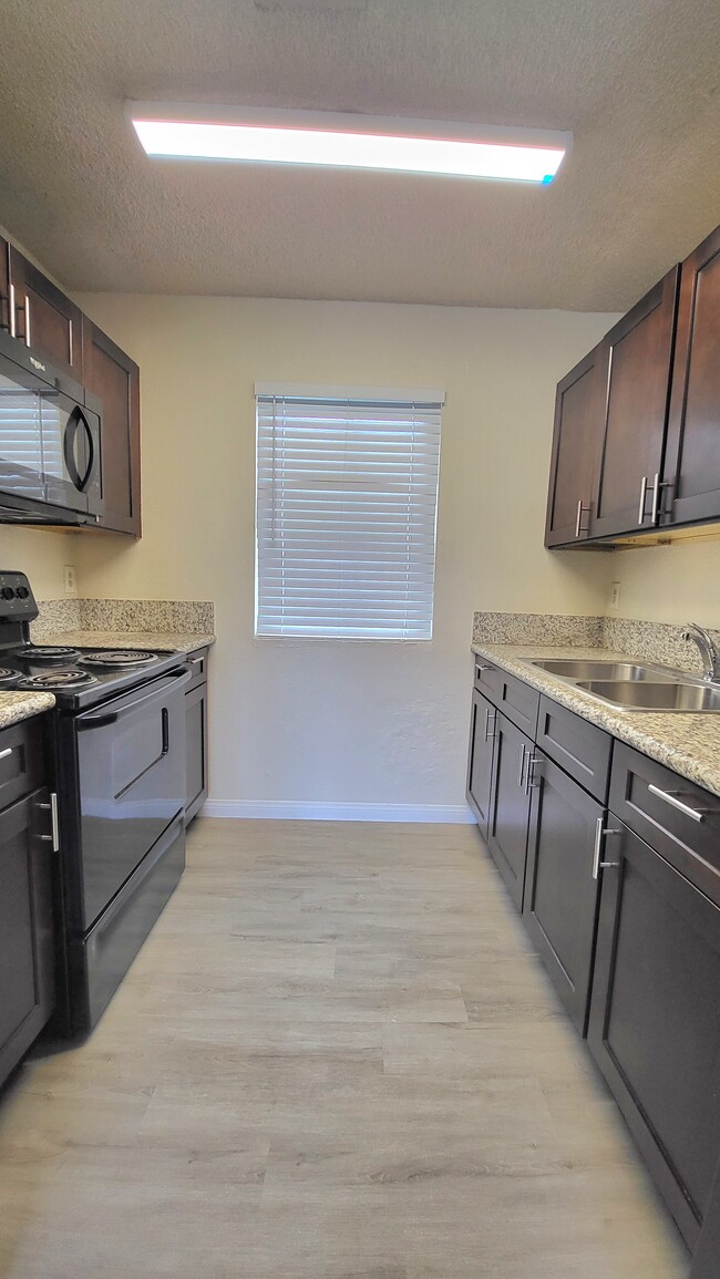 Building Photo - Merlayne Apartments
