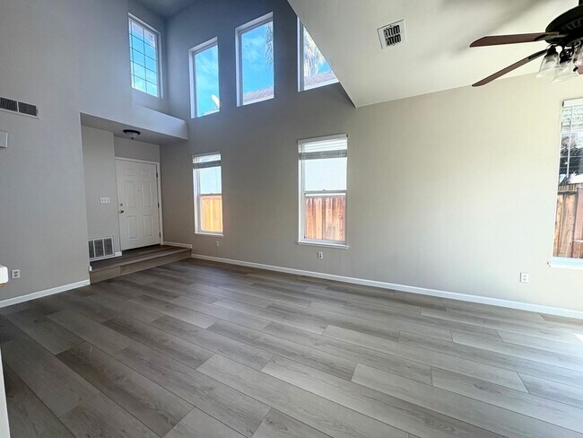 Foto del edificio - 3 Bedroom In Brentwood