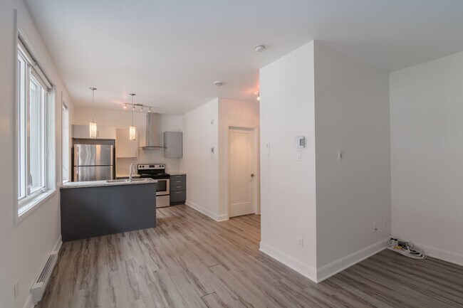 Photo du bâtiment - 6600 Av. de Darlington